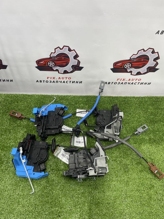 Замок дверей, дверний замок, замок дверей з keyless Кіа Ніро 23-