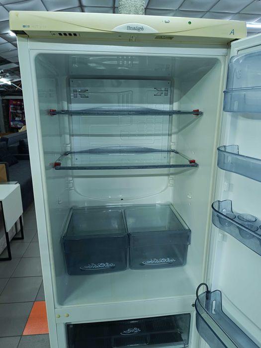 Двокамерий холодильник Snaige RF310
