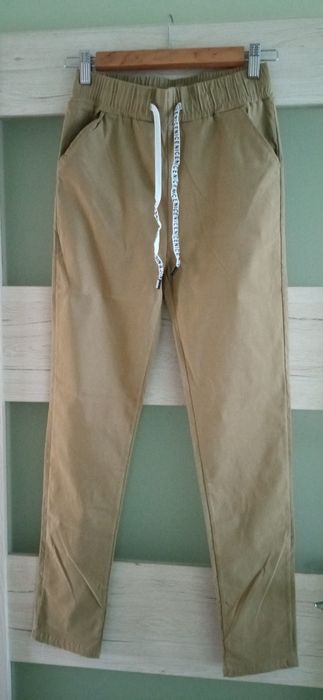 Elastyczne spodnie cygaretki S/M