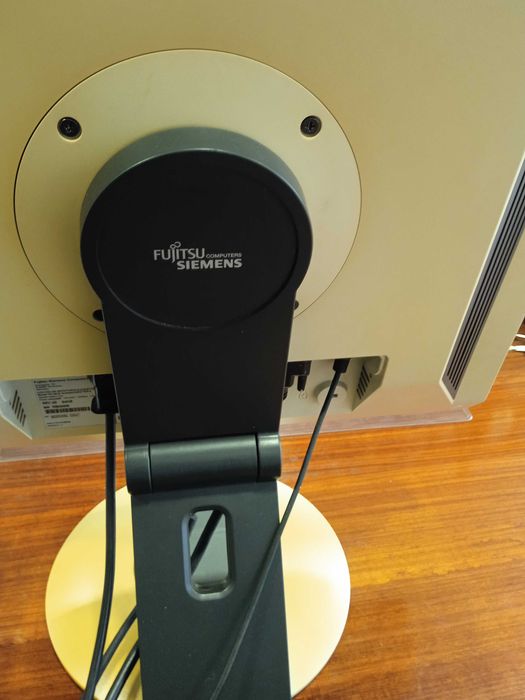 monitor de computador  e teclado