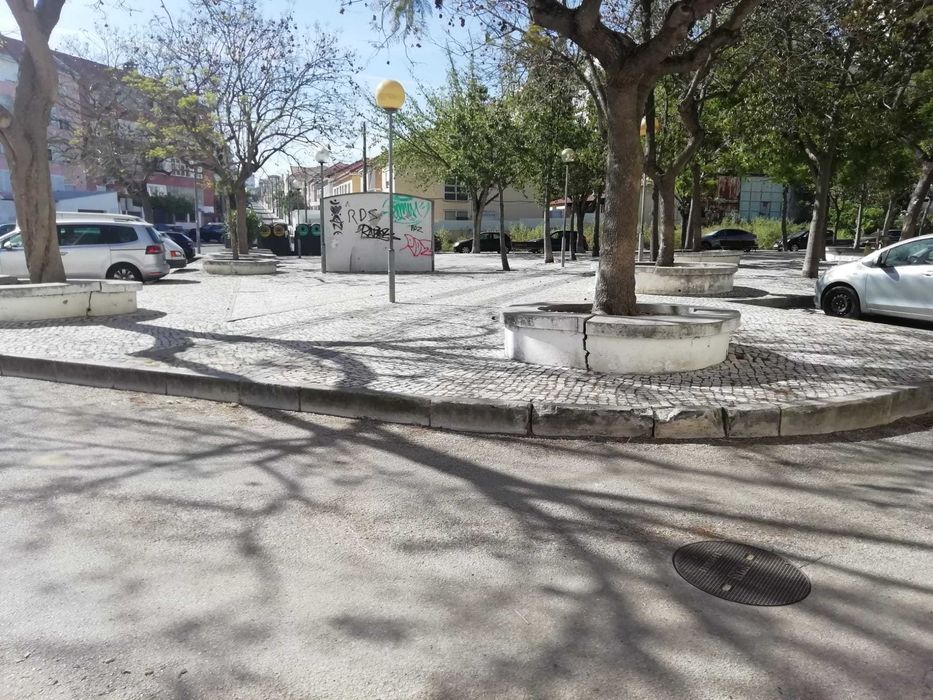 Parqueamento em garagem fechada para Mota - Laranjeiro