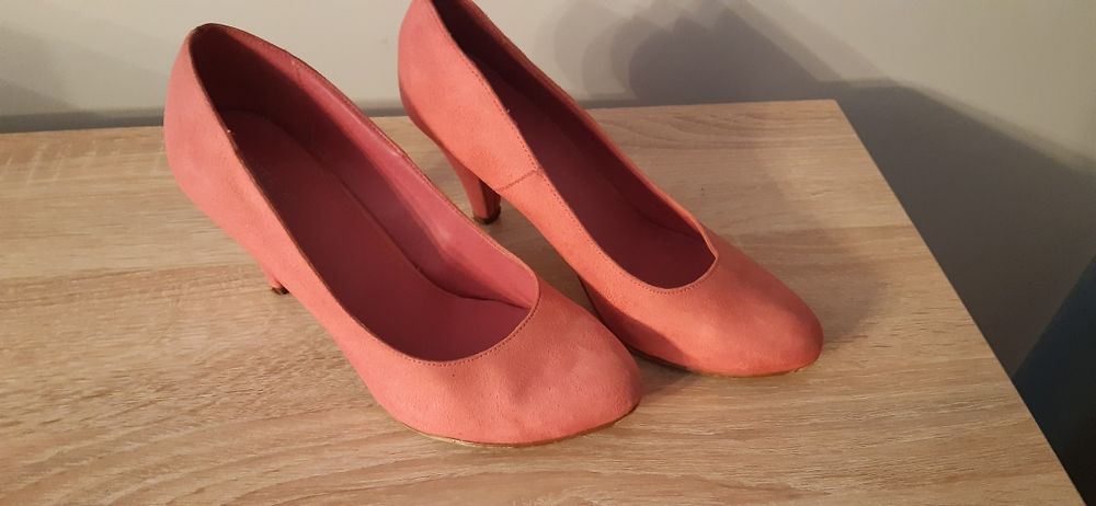 Czółenka zamszowe 38 Deichmann