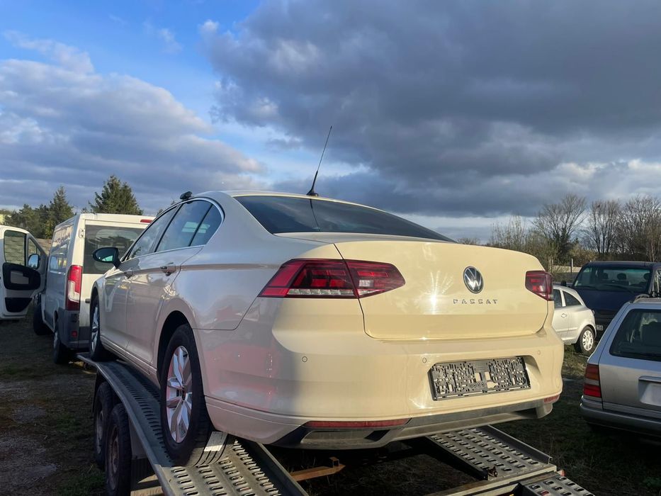 Volkswagen Passat 2021 Lift delikatnie uszkodzony! 240tys przebiegu radary Ledy full