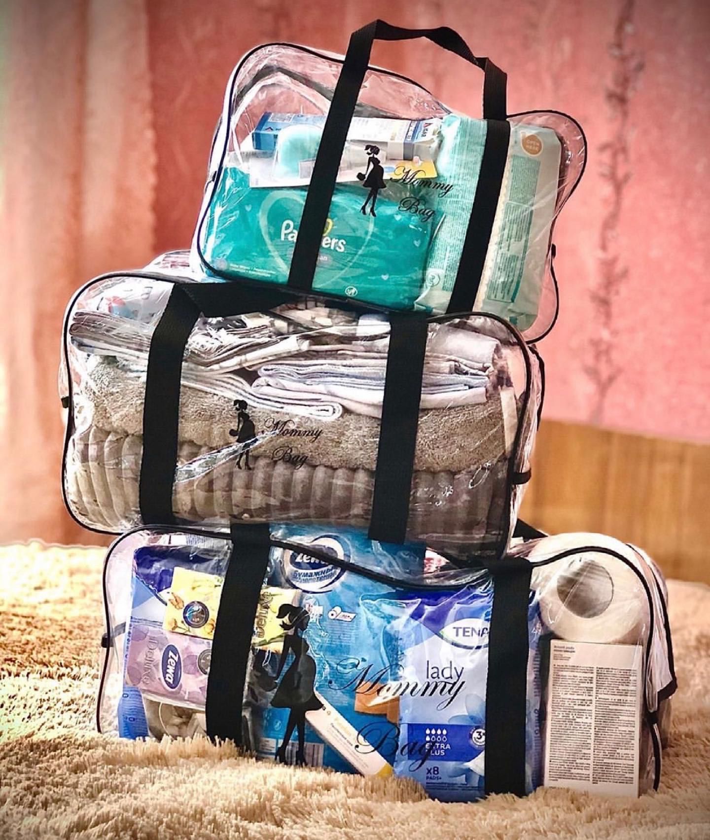 Удобные прозрачные сумки в роддом