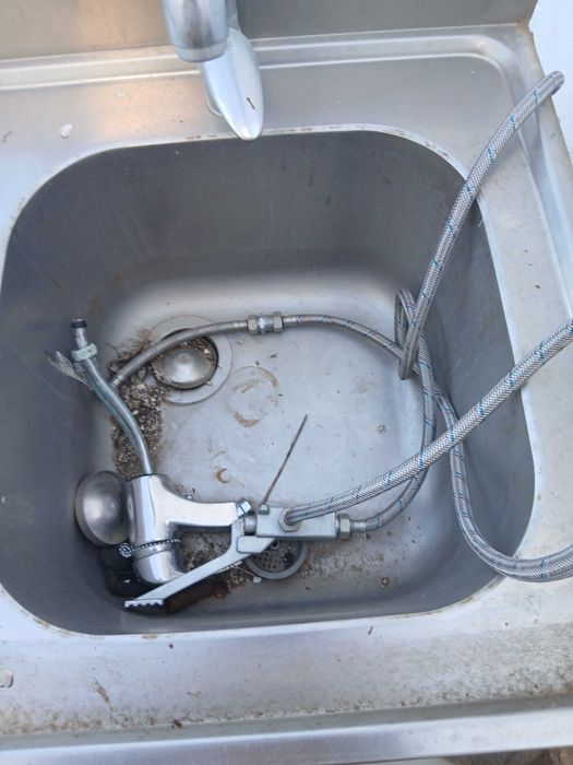 Bancada Lava-Loiça Inox Profissional — Completa, com Torneiras, Pedal e Esgoto | Como Nova!