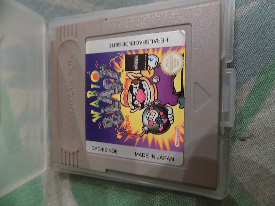 Wario Blast: Featuring Bomberman z instrukcją zadźganą przez listonosa