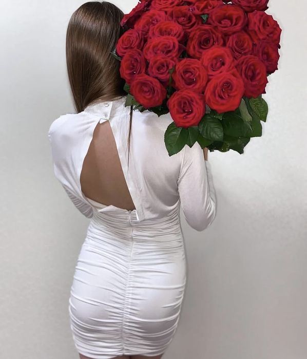 Сукня з відкритою спинкою