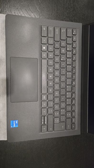 Portátil Dell i5 1135g7 com 8Gb Ram e 256Gb M2 com Gráficos Intel IRIS