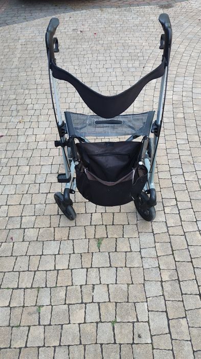 Chodzik, balkonik, rollator.