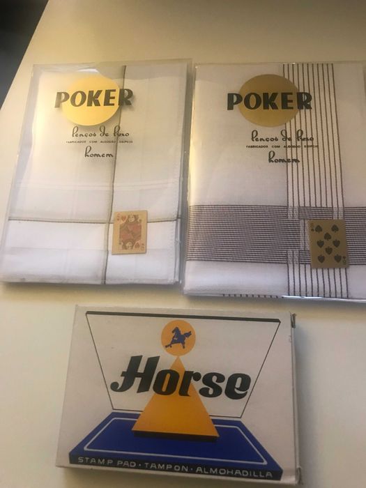 2 lenços da mão novos e 1 almofada de carimbo nova