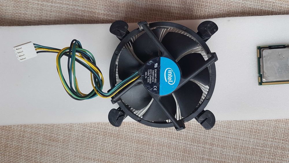procesor i5 INTEL CORE i5-650 + chłodnica z wentylatorem