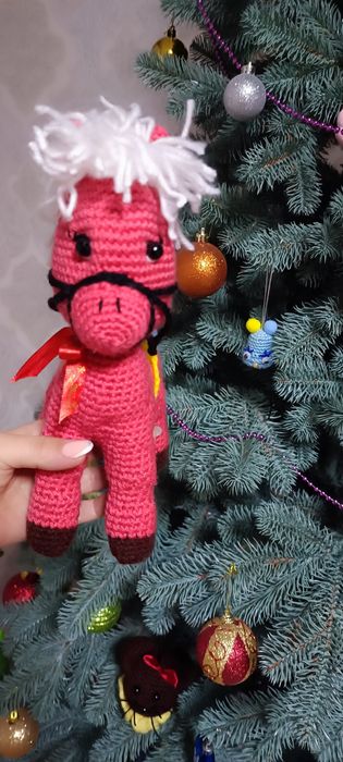 В'язана іграшка кінь .