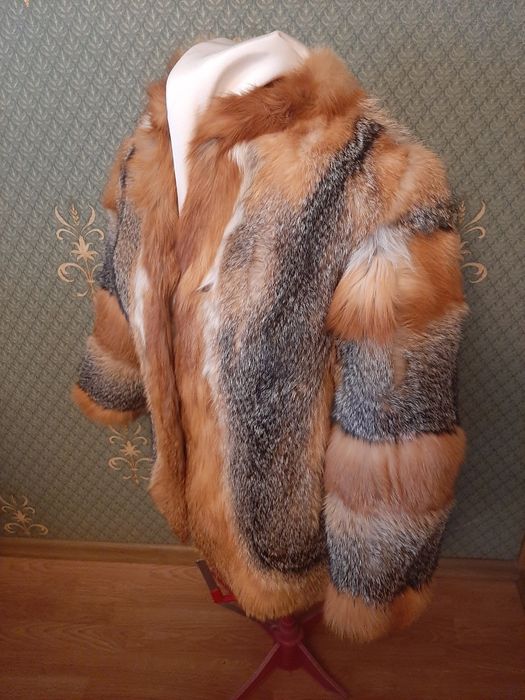 Шубка з лисячого хутра,нова.8000грн.
