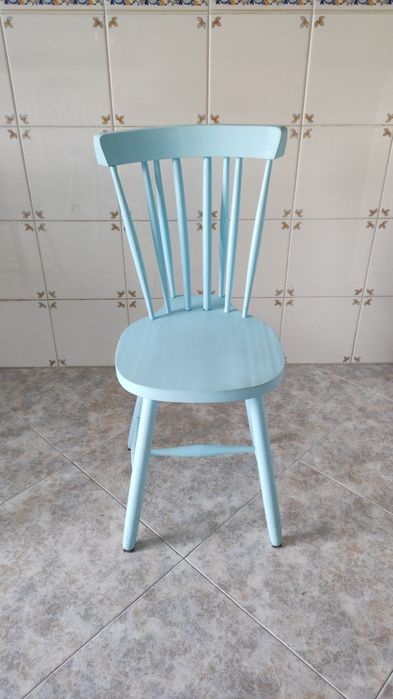 2 cadeiras de madeira rabo de bacalhau