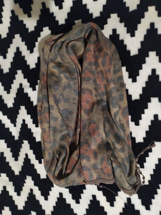 Piękna apaszka w pantere Promod