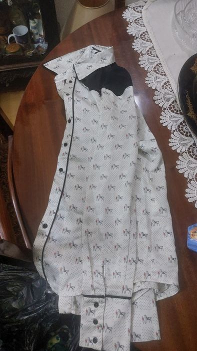 Roupa usada em bom estado