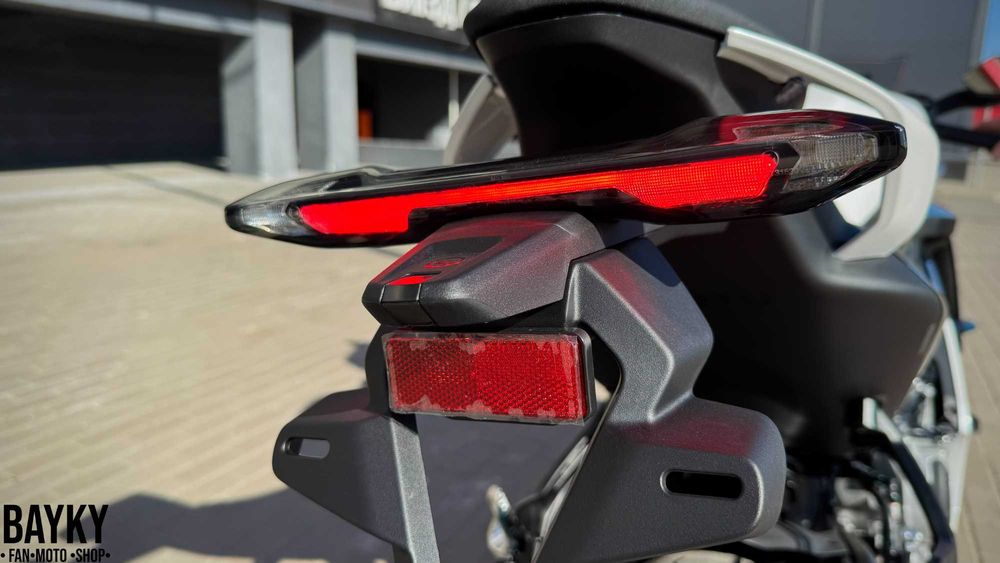 Мотоцикл CFMOTO 675SR-R