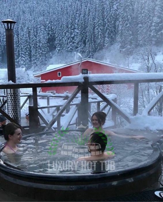 Вуличне джакузі на дровах