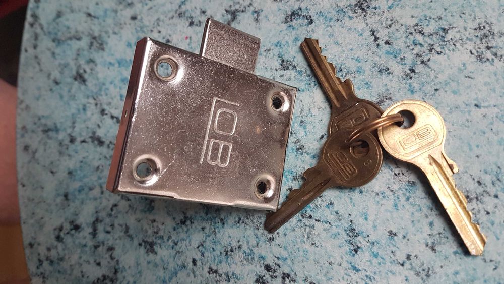 Zamek meblowy cylindryczny-*Lob*-trzy klucze