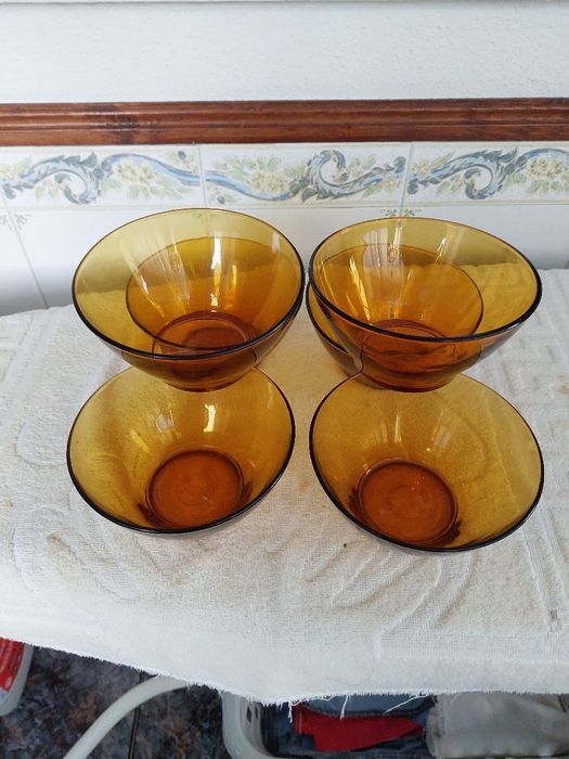 Tijelas de vidro em tons castanho431153925126901762