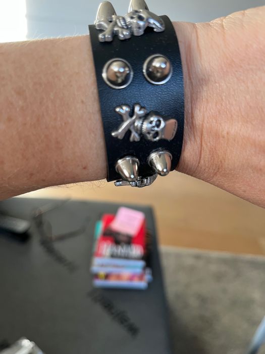 Bransoletka punk z czaszkami