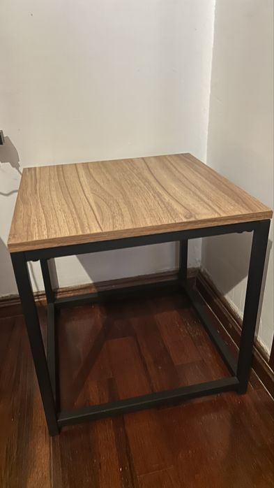 Mesa de apoio/auxiliar