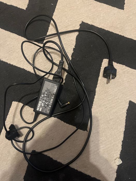 Zasilacz laptop.