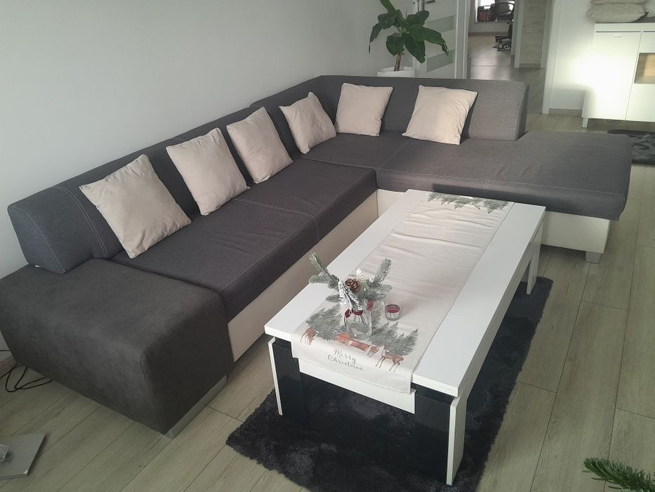 Narożnik w kolorze ciemnoszarym z funkcją spania