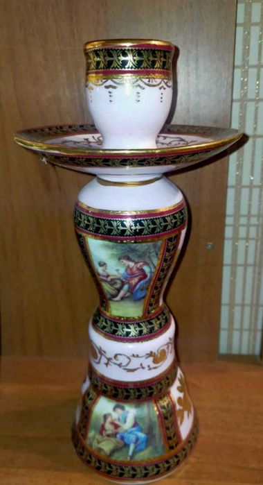 Великий порцеляновий підсвічник