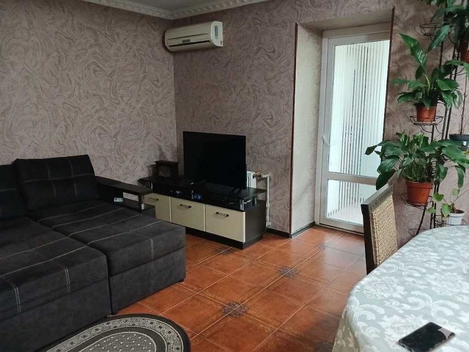 В центре Чугуева продам квартиру