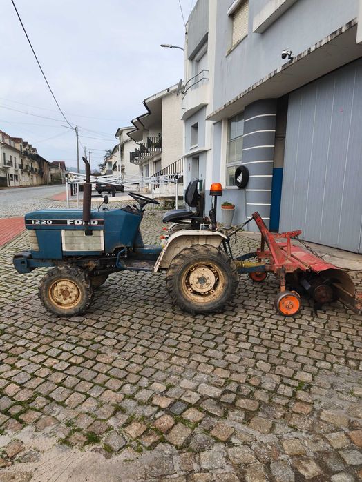 Tractor 4x4 com documentos