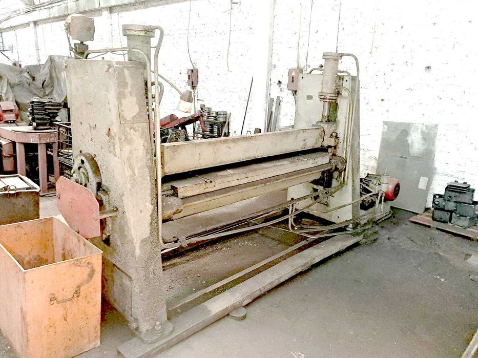 И2116  машина листозгинальна з поворотною балкою