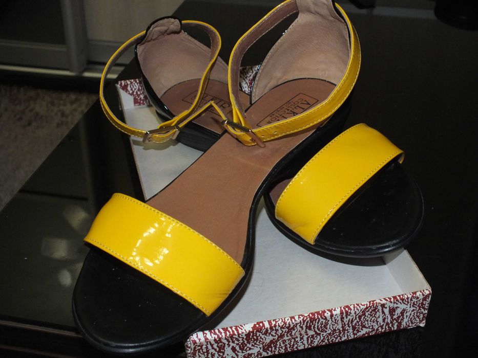 Босоніжки жіночі