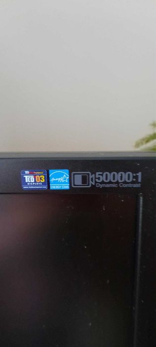 Monitor- oddam za darmo