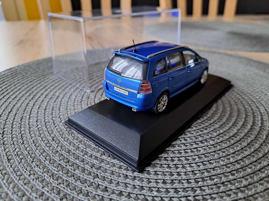 Opel Zafira 2 OPC niebieski Minichamps 1:43