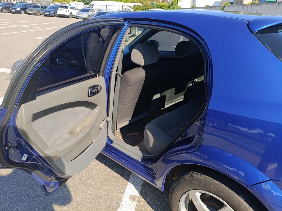 Продам гарний автомобіль Шевроле лачеті