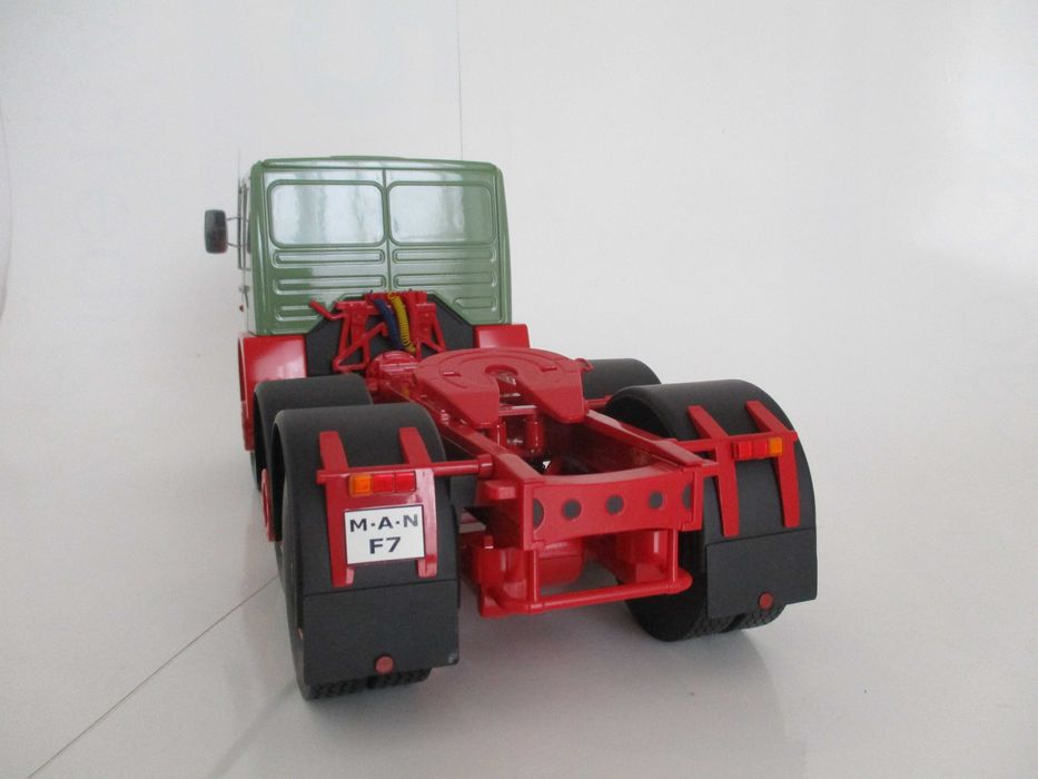 Miniaturas - MAN 16304 F7 TRACTOR TRUCK 1972 - 1.18