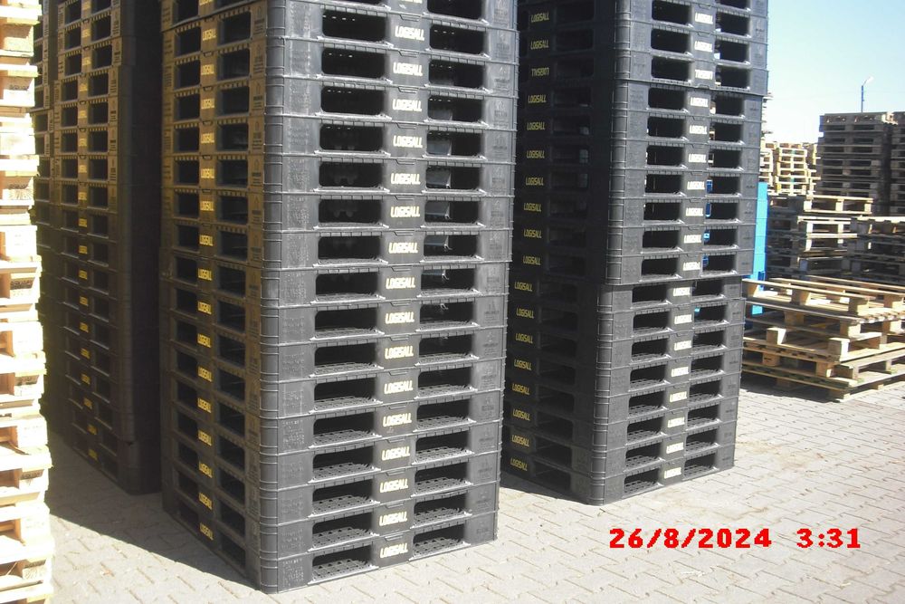 Sprzedam paletę plastikową 1100x1100