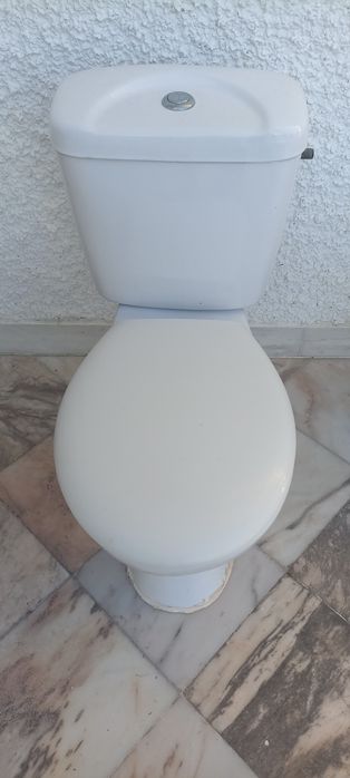 Sanita e depósito de água a funcionar