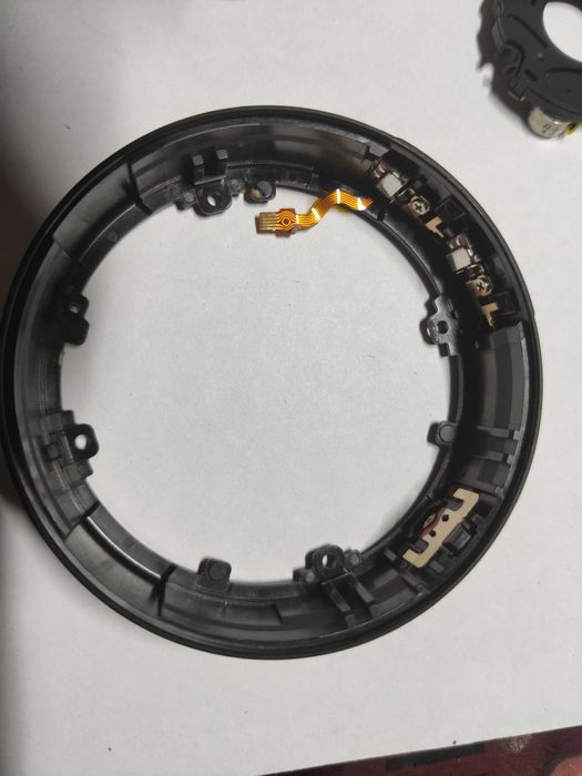 Об'єктив canon ef-s 18-135 is stm під ремонт чи на деталі