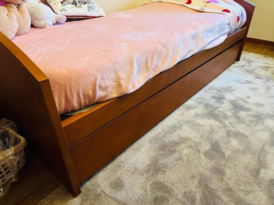 Estúdio em cerejeira em muito BOM estado