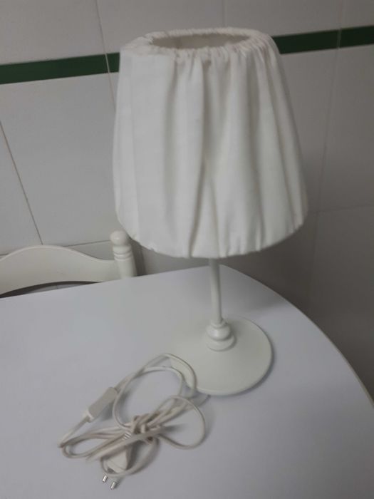 Candeeiro branco de tecido