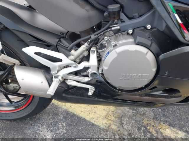 Ducati Panigale V2 2025