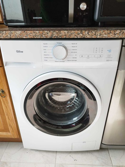 Máq de lavar roupa qilive 7 kg sete meses de uso.
