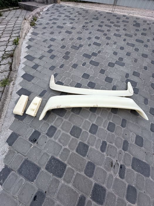 Спойлер на бмв е36 сидан новий