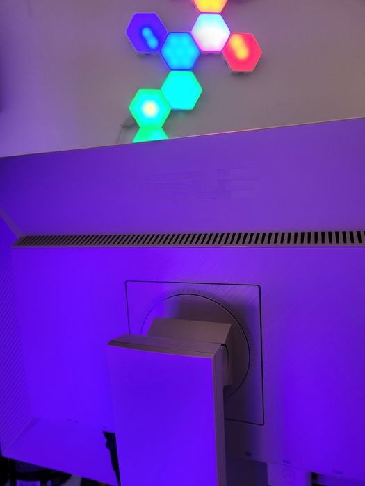 Monitor 24 ASUS z głośnikami, regulowany 360