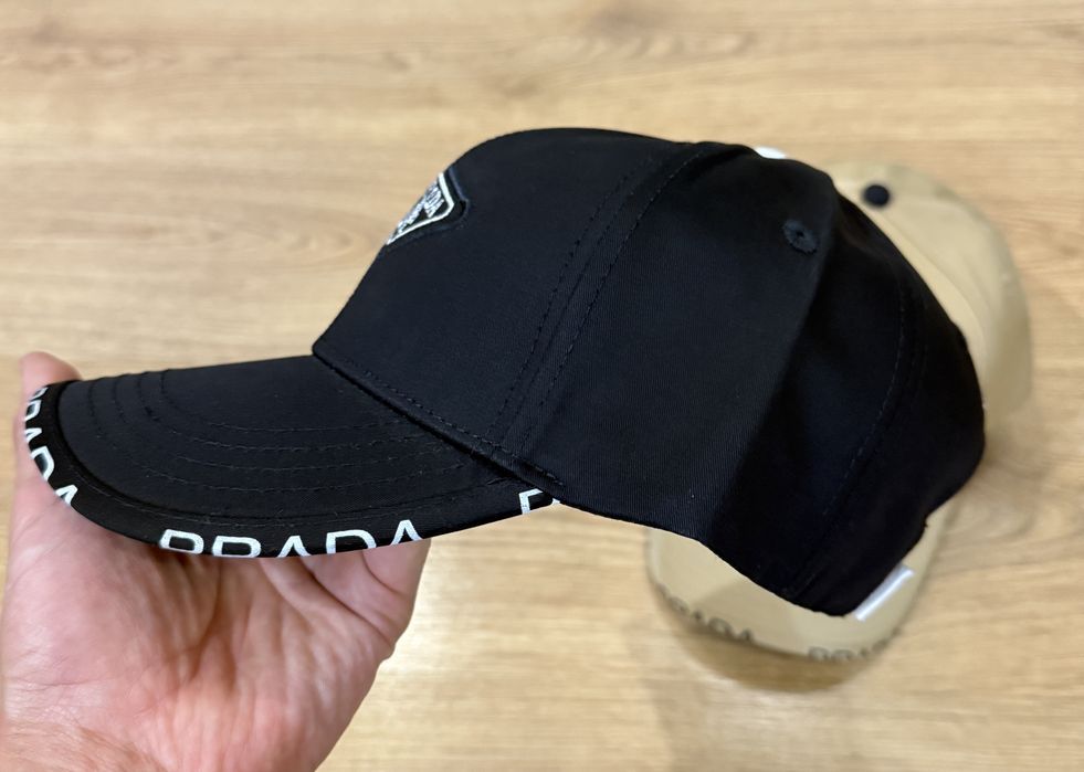 Кепка P беж чорна прада