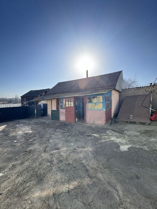 Будинок з виходом до річки