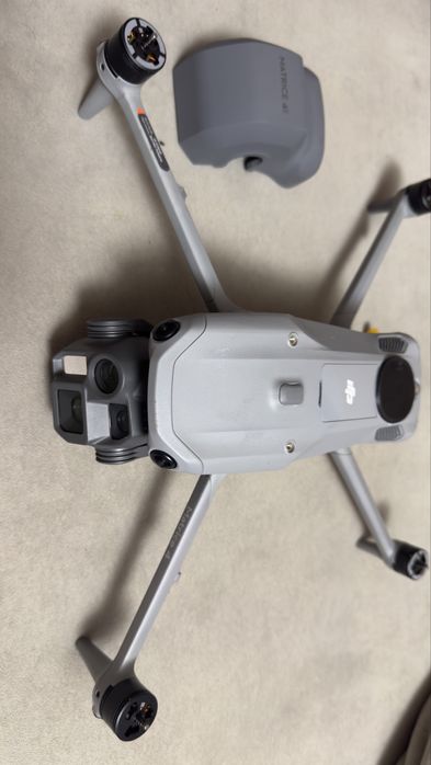 Продам Matrice 4E на канадкі наліт 4 години