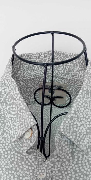 Camisa manga curta - cinza com padrão - S - Garcia Jeans